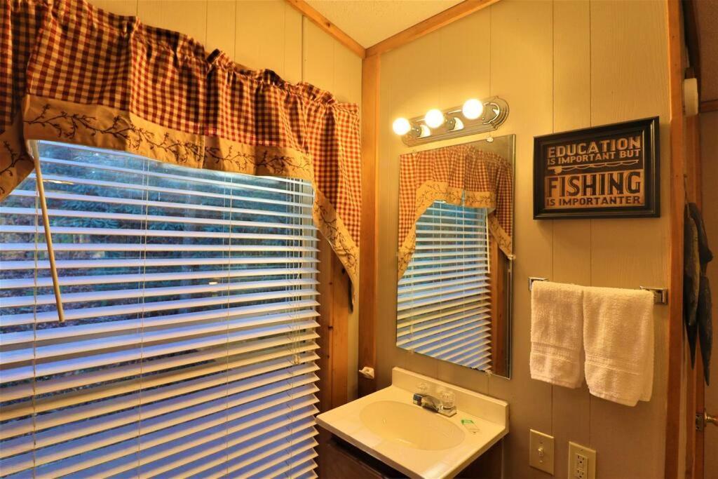 Cute Cabin Creek & Firepit #12 Helen Bagian luar foto