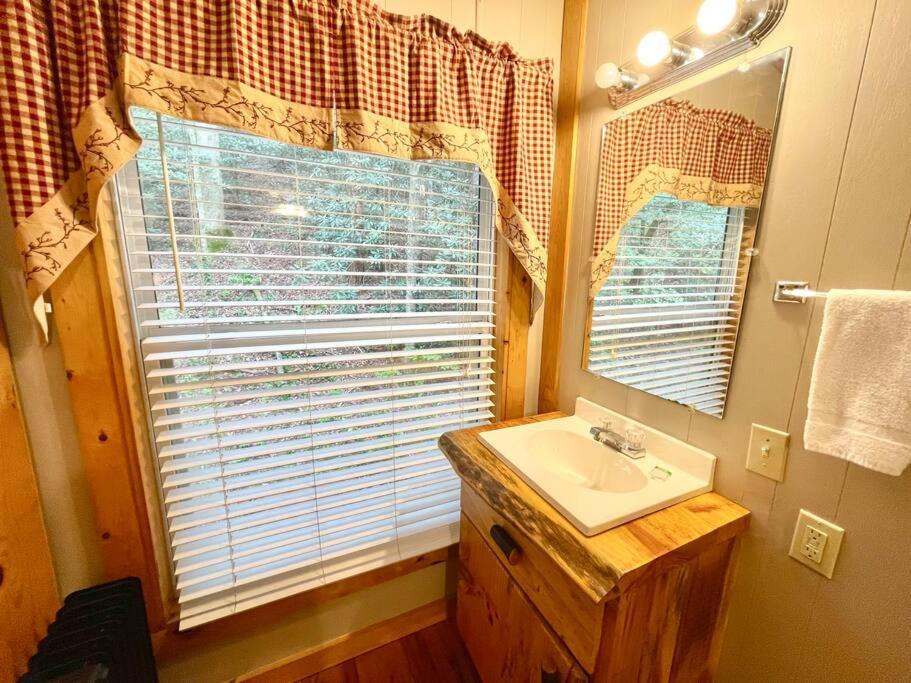 Cute Cabin Creek & Firepit #12 Helen Bagian luar foto