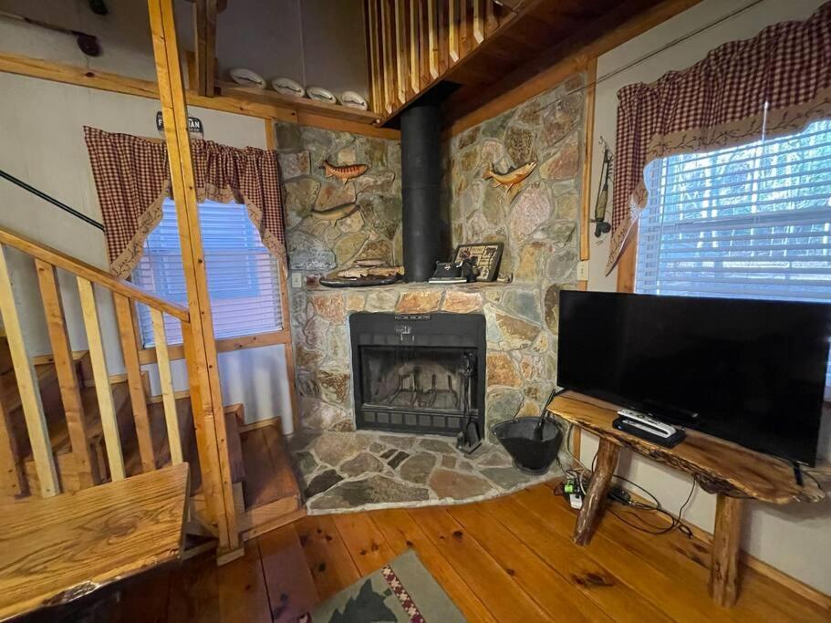 Cute Cabin Creek & Firepit #12 Helen Bagian luar foto